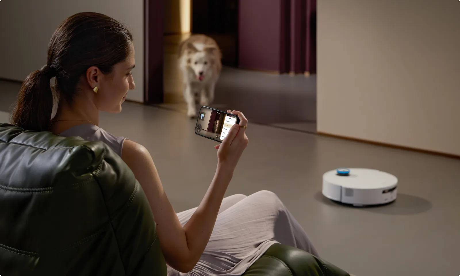 Dreame Aqua10 Ultra Track Complete interagiert mit Haustieren per Stimme für einfache Anweisungen